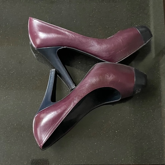 REDUCED Authentic ✨  CHANEL  pumps in aubergine w cap toe logo.  Size 38.5 - Picture 14 of 15